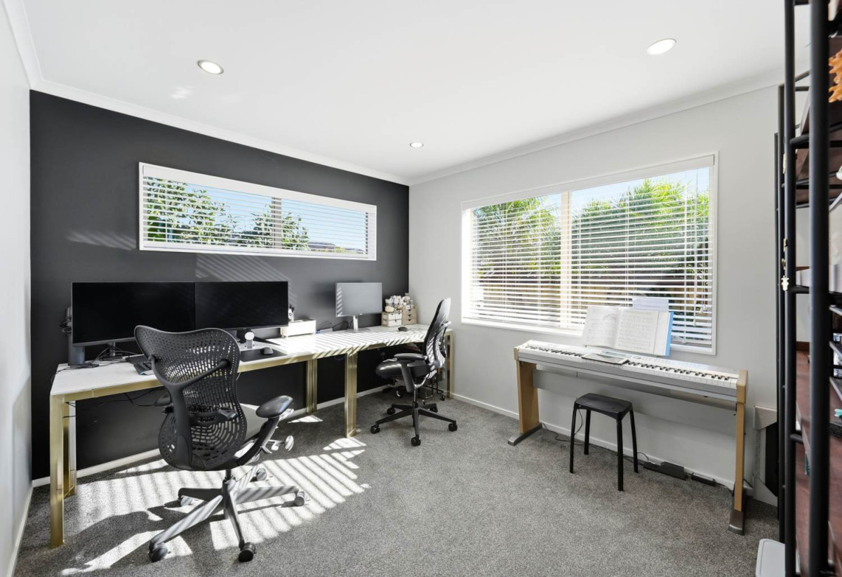 517m2 section, Brick and tile 5 beds 2 baths house with double garage, 0.4 km to Ormiston Junior College, 61 Salford Crescent, Flat Bush, Auckland