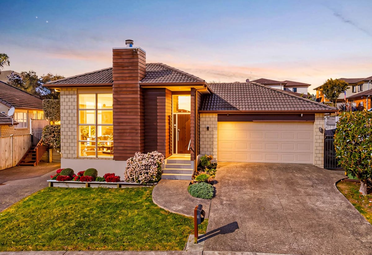 517m2 section, Brick and tile 5 beds 2 baths house with double garage, 0.4 km to Ormiston Junior College, 61 Salford Crescent, Flat Bush, Auckland