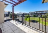 Botany Downs Secondary College zone, Walk to Botany Town Centre – Vacant & Ready, Renovated, 2 beds 1 bath apartment with car park, 6/36 Opito Way, East Tamaki, Auckland