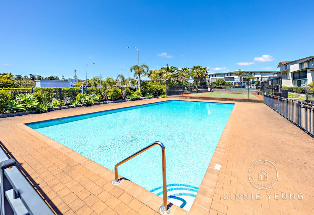 Botany Downs Secondary College zone, Walk to Botany Town Centre – Vacant & Ready, Renovated, 2 beds 1 bath apartment with car park, 6/36 Opito Way, East Tamaki, Auckland