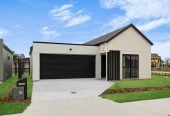 Coastal Living with Modern Comfort, 596m2 section, 3 beds 2 baths house with double garage, 104 Mataikokako Loop, Kawakawa Bay, Auckland