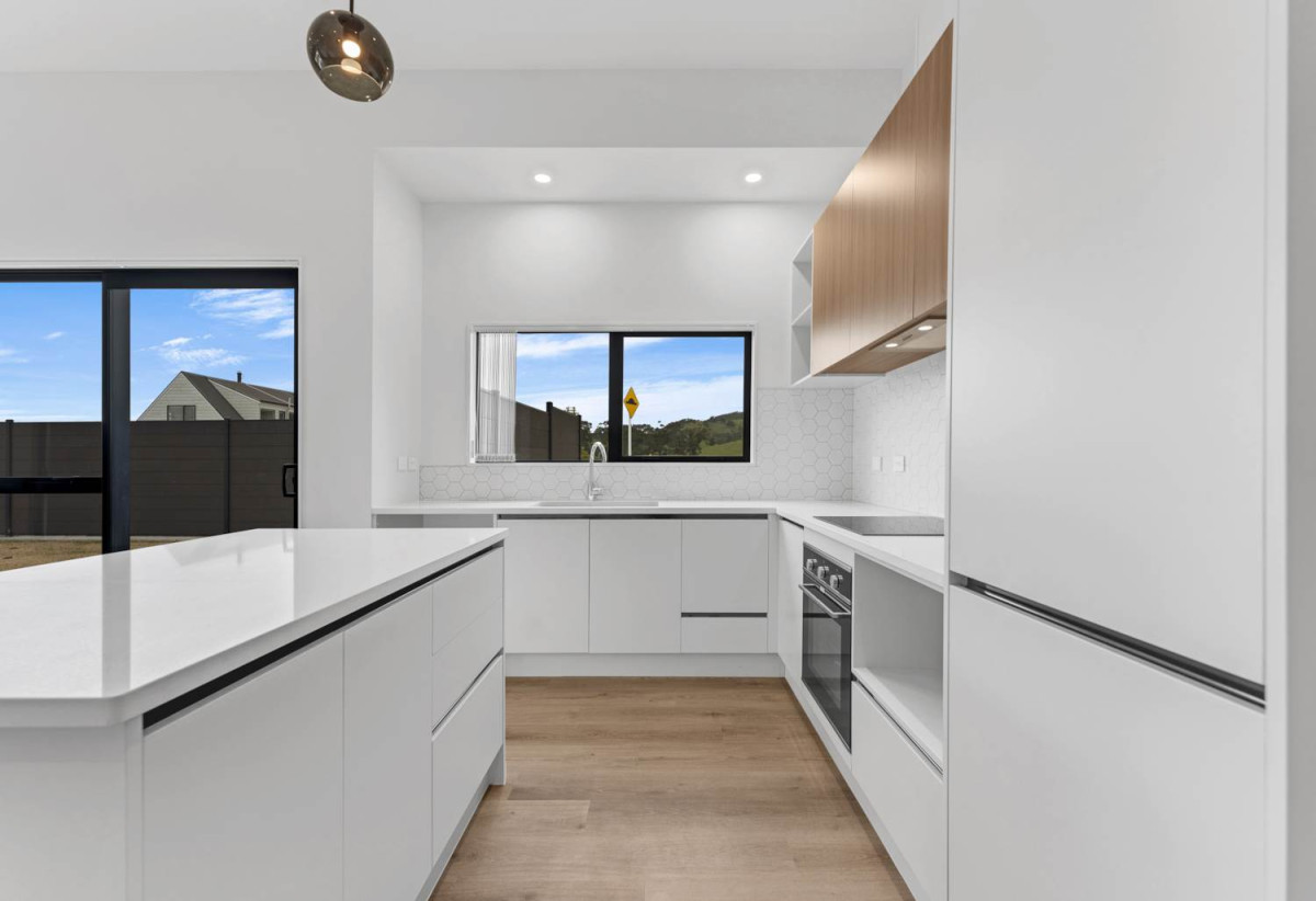 Coastal Living with Modern Comfort, 596m2 section, 3 beds 2 baths house with double garage, 104 Mataikokako Loop, Kawakawa Bay, Auckland