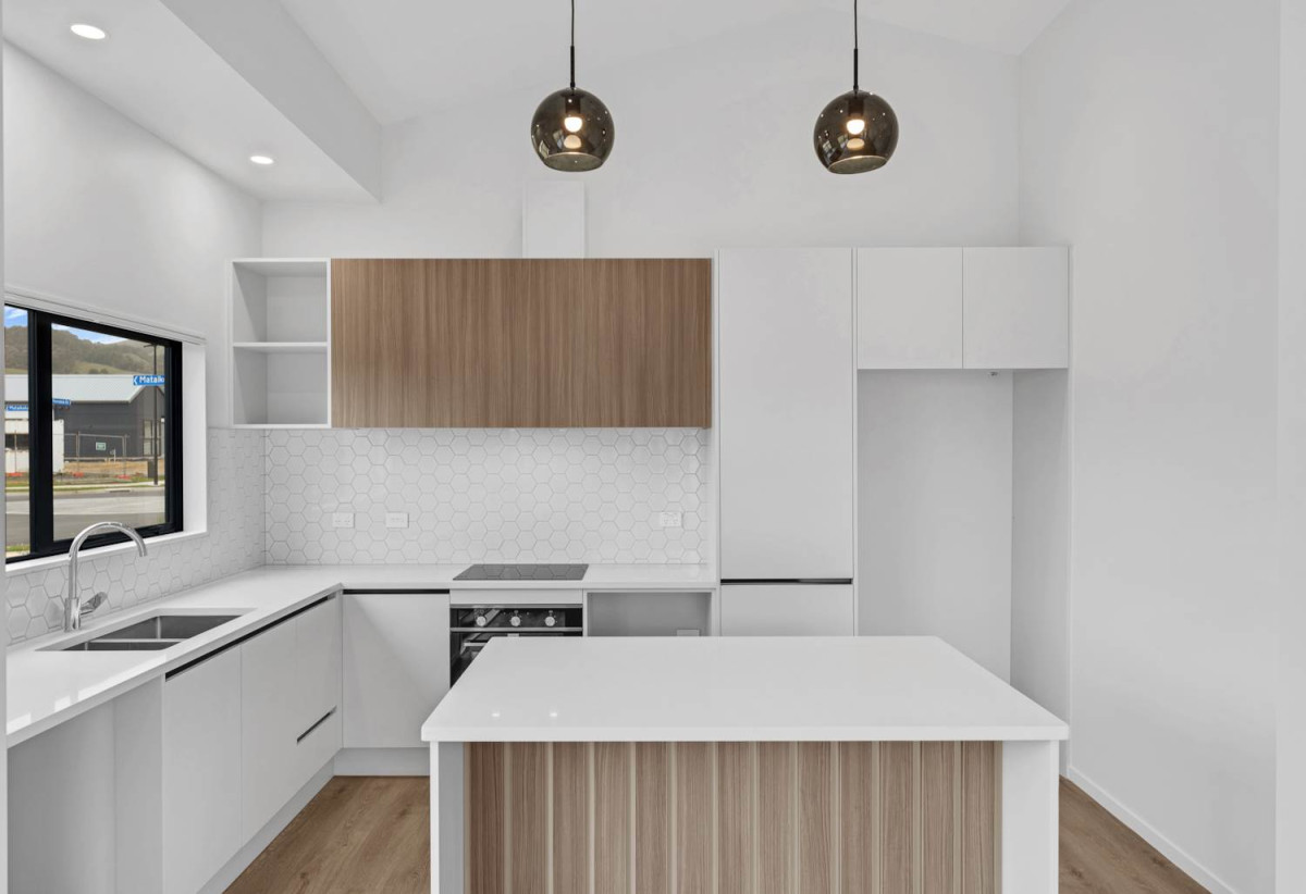 Coastal Living with Modern Comfort, 596m2 section, 3 beds 2 baths house with double garage, 104 Mataikokako Loop, Kawakawa Bay, Auckland