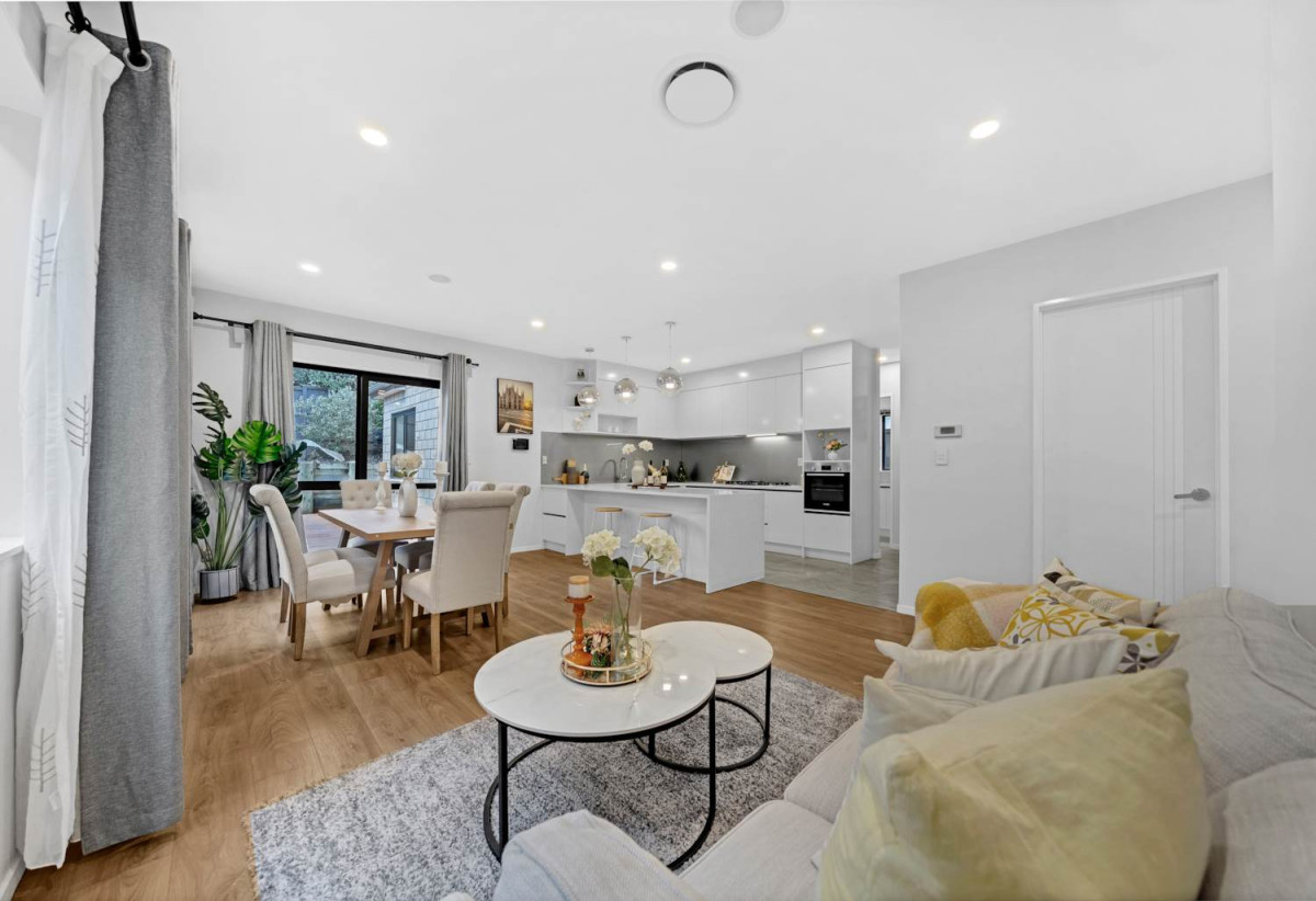 2 kitchens, 305m2 Brick and tile 6 beds (4 ensuites) 5.5 baths house with double garage and 2 beds granny, 1.8 km to Ormiston Junior College, 10 Demeter Street, Flat Bush, Auckland