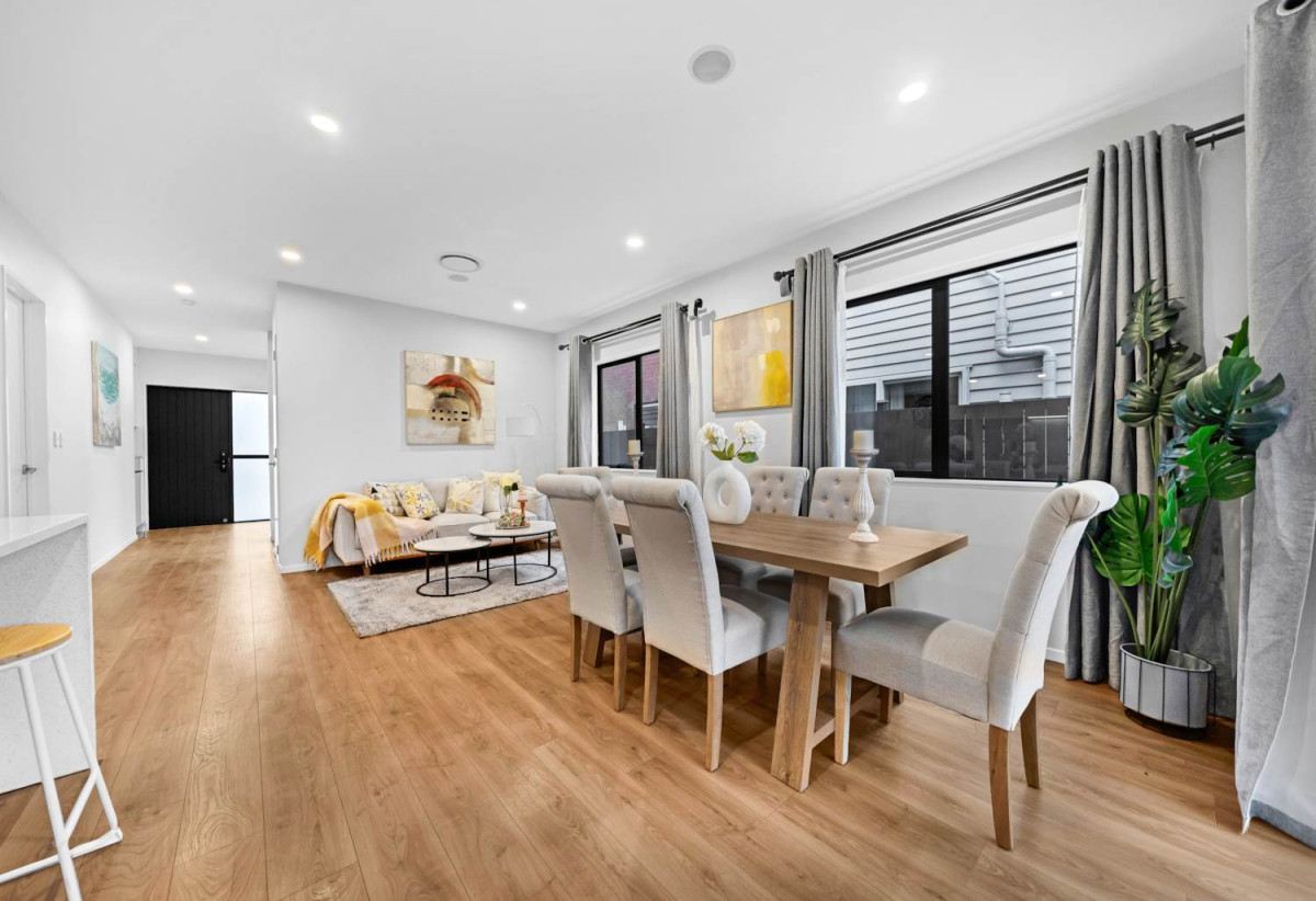 2 kitchens, 305m2 Brick and tile 6 beds (4 ensuites) 5.5 baths house with double garage and 2 beds granny, 1.8 km to Ormiston Junior College, 10 Demeter Street, Flat Bush, Auckland