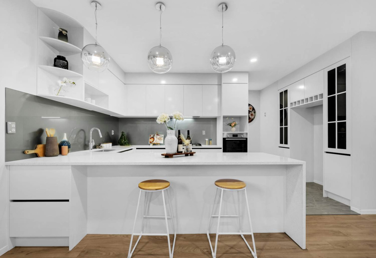 2 kitchens, 305m2 Brick and tile 6 beds (4 ensuites) 5.5 baths house with double garage and 2 beds granny, 1.8 km to Ormiston Junior College, 10 Demeter Street, Flat Bush, Auckland