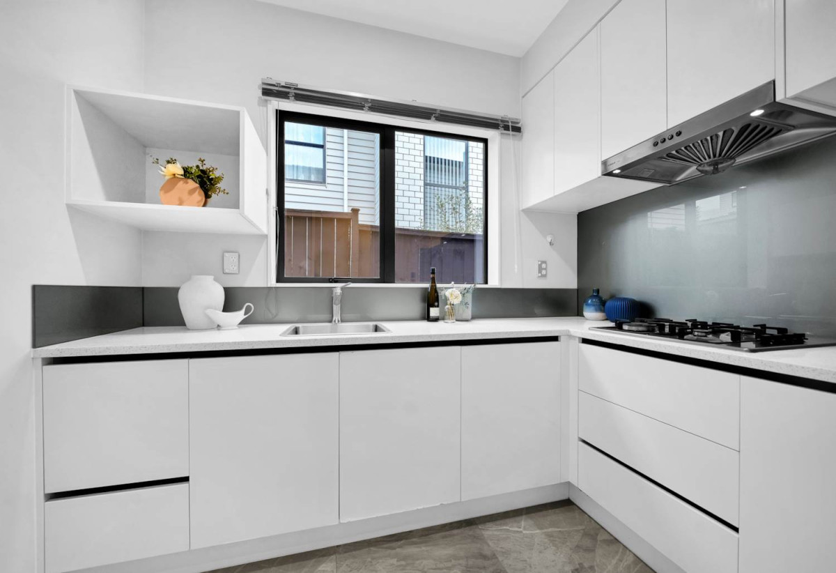 2 kitchens, 305m2 Brick and tile 6 beds (4 ensuites) 5.5 baths house with double garage and 2 beds granny, 1.8 km to Ormiston Junior College, 10 Demeter Street, Flat Bush, Auckland
