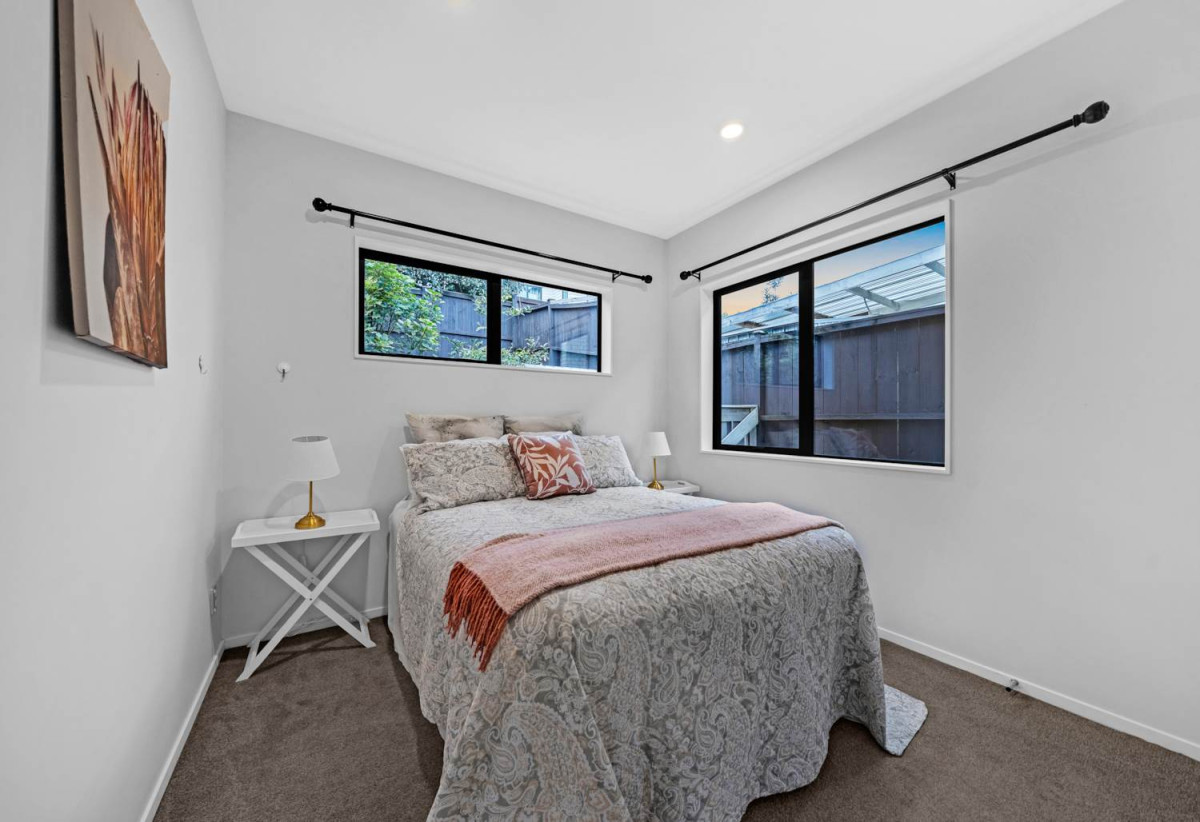 2 kitchens, 305m2 Brick and tile 6 beds (4 ensuites) 5.5 baths house with double garage and 2 beds granny, 1.8 km to Ormiston Junior College, 10 Demeter Street, Flat Bush, Auckland