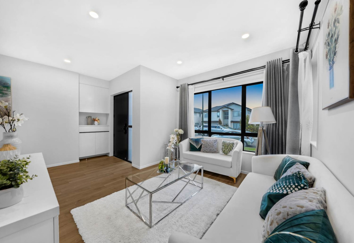 2 kitchens, 305m2 Brick and tile 6 beds (4 ensuites) 5.5 baths house with double garage and 2 beds granny, 1.8 km to Ormiston Junior College, 10 Demeter Street, Flat Bush, Auckland