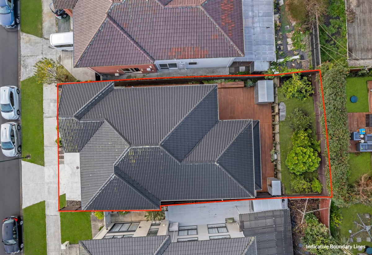 2 kitchens, 305m2 Brick and tile 6 beds (4 ensuites) 5.5 baths house with double garage and 2 beds granny, 1.8 km to Ormiston Junior College, 10 Demeter Street, Flat Bush, Auckland