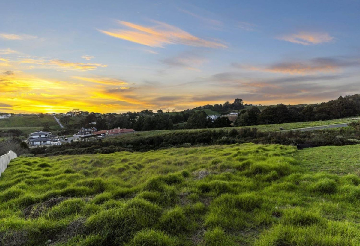 8178m2 section, 1.2 km to Mission Heights Junior College, 2.2 km to Ormiston Senior College, 30 Regis Lane, Flat Bush, Auckland