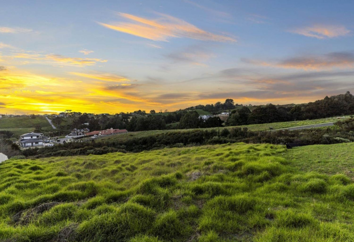 8178m2 section, 1.2 km to Mission Heights Junior College, 2.2 km to Ormiston Senior College, 30 Regis Lane, Flat Bush, Auckland