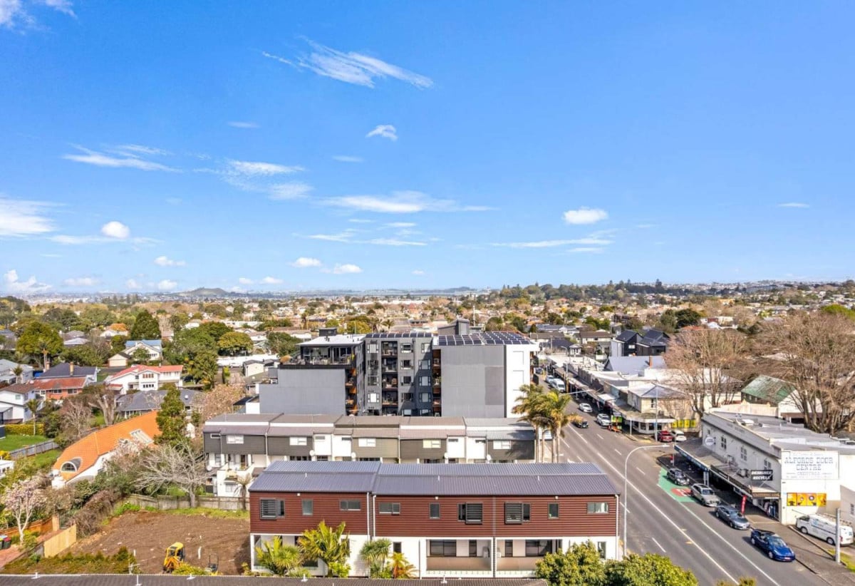 Double Grammar Zone, 10-Year Master Build Guarantee, Brandnew freehold 4 beds (2 ensuites) 3.5 baths home with garage, 1 ensuite ground floor, move-in ready, zoned for Epsom Girls’ Grammar School and Auckland Grammar, 3/568 Manukau Road, Epsom, Auckland