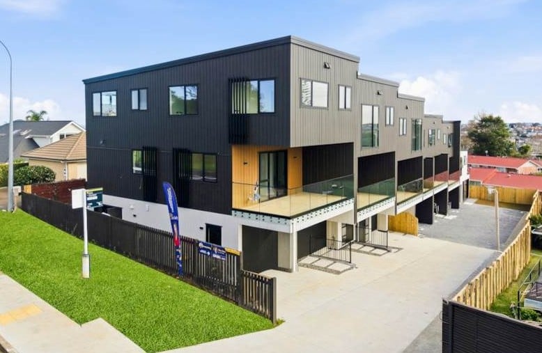 178m2 Brandnew 4 beds 3.5 baths home with garage, 1 bed 1 bath ground floor, Lot 2/129 Cook Street, Howick, Auckland