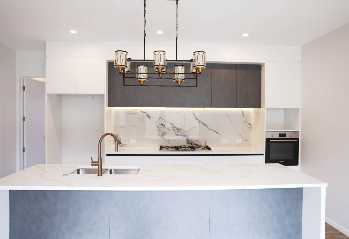 2 Kitchens, Brandnew 4 beds 3 baths house with double garage and 1 bed granny, 67 Bellfield Road, Opaheke, Auckland