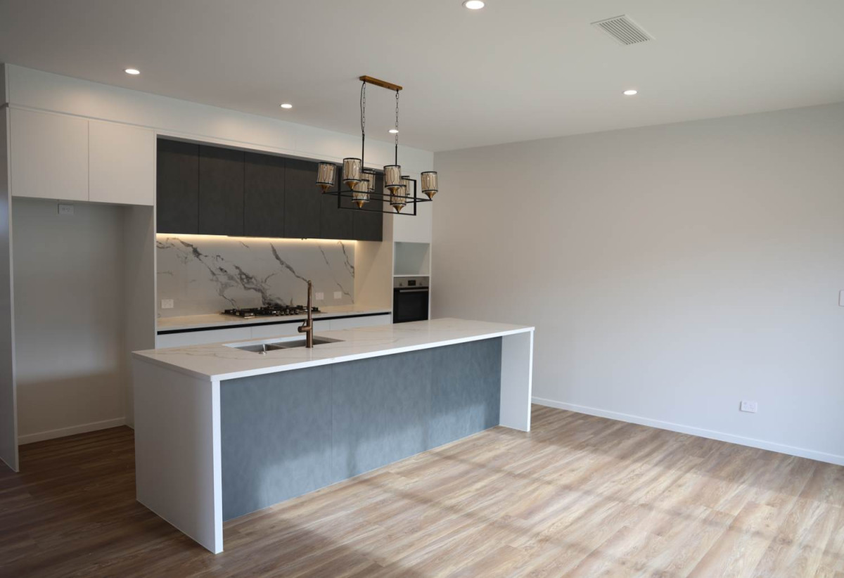 2 Kitchens, Brandnew 4 beds 3 baths house with double garage and 1 bed granny, 67 Bellfield Road, Opaheke, Auckland