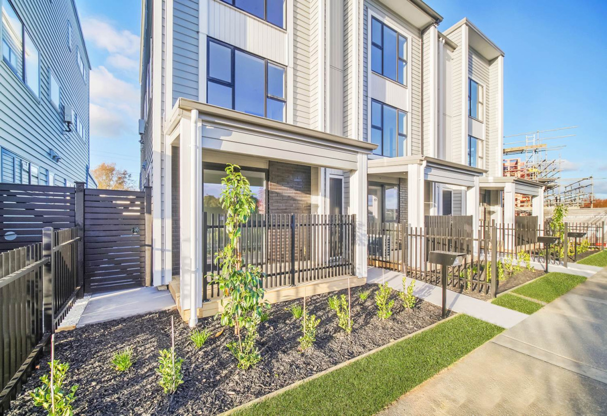 178m2 Brandnew 5 beds (2 ensuites) 3.5 baths home with 2 car parks, 141 Bremner Road, Karaka, Auckland