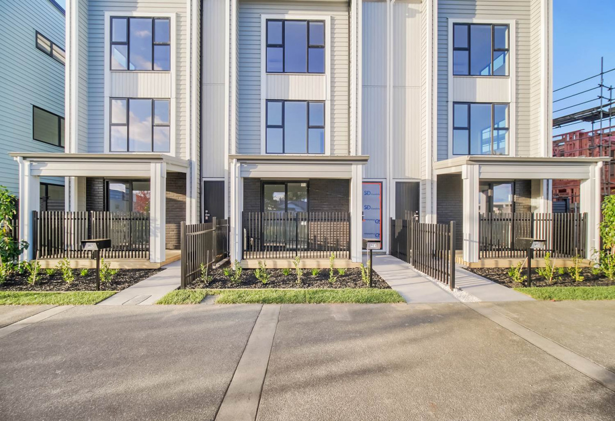 178m2 Brandnew 5 beds (2 ensuites) 3.5 baths home with 2 car parks, 141 Bremner Road, Karaka, Auckland
