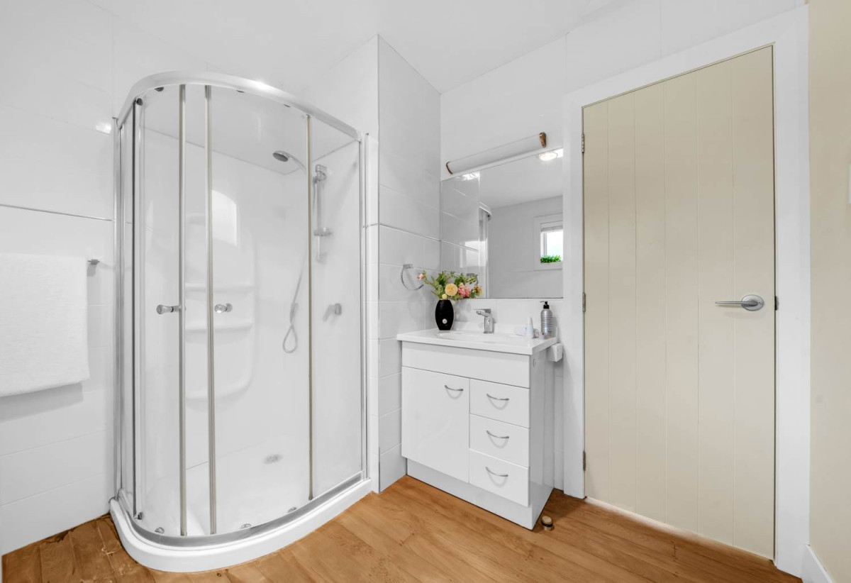 561m2 section, 4 beds 2 baths house with double garage, 60 Blockhouse Bay Road, Avondale, Auckland