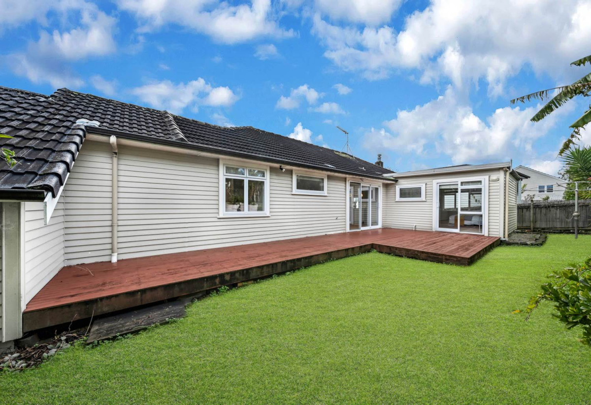 561m2 section, 4 beds 2 baths house with double garage, 60 Blockhouse Bay Road, Avondale, Auckland