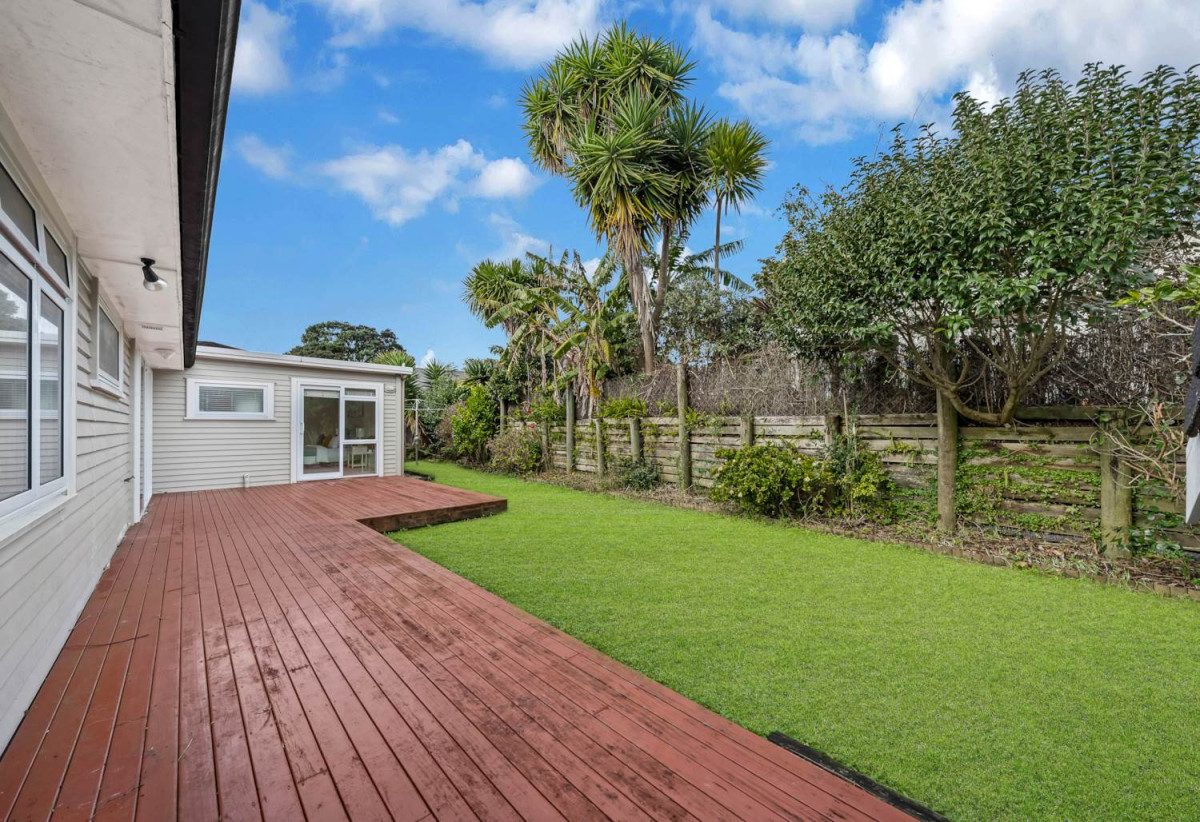 561m2 section, 4 beds 2 baths house with double garage, 60 Blockhouse Bay Road, Avondale, Auckland