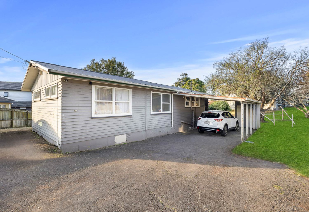 1133m2 section, 4 beds 2 baths house with carport and standalone garage, 97 Panorama Road, Mt Wellington, Auckland