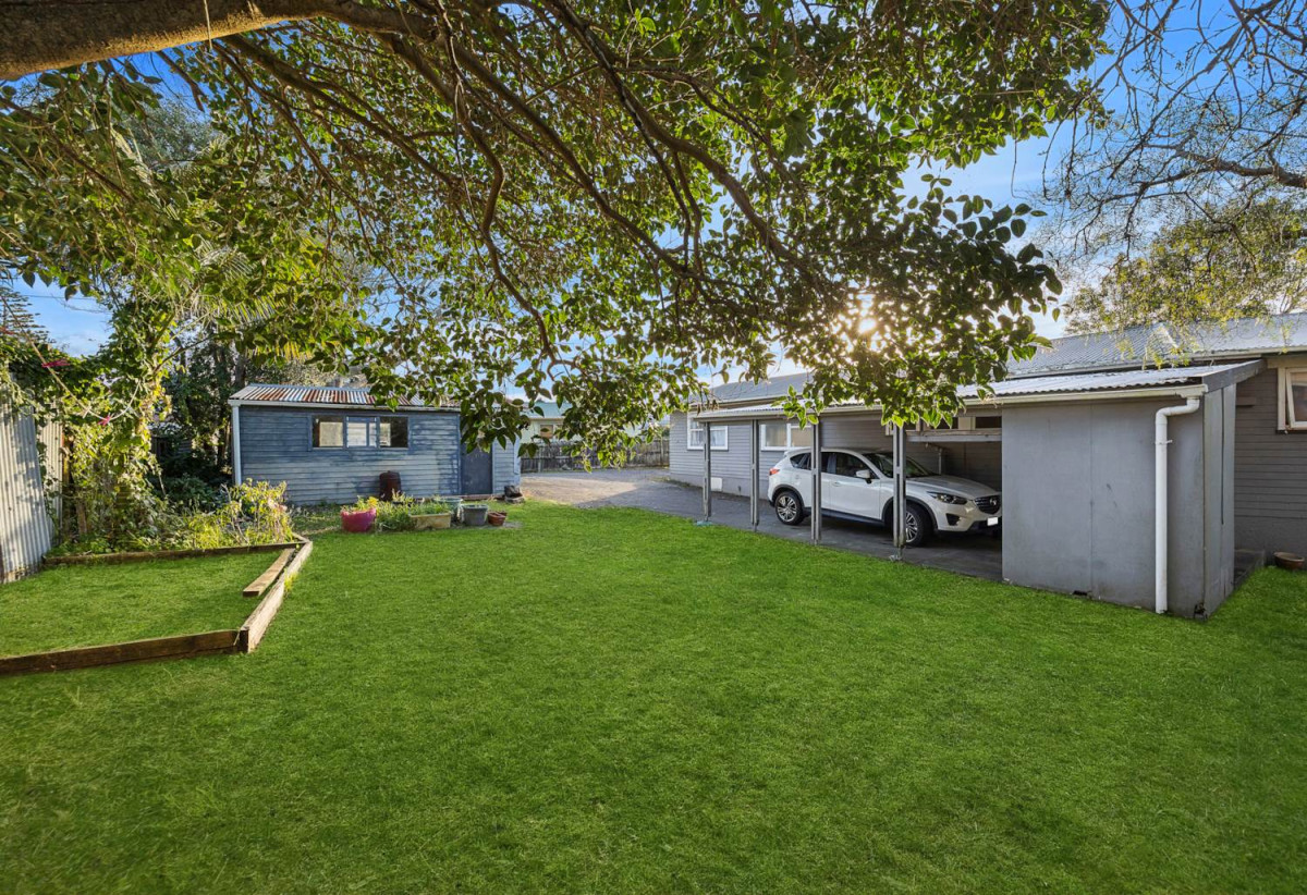 1133m2 section, 4 beds 2 baths house with carport and standalone garage, 97 Panorama Road, Mt Wellington, Auckland