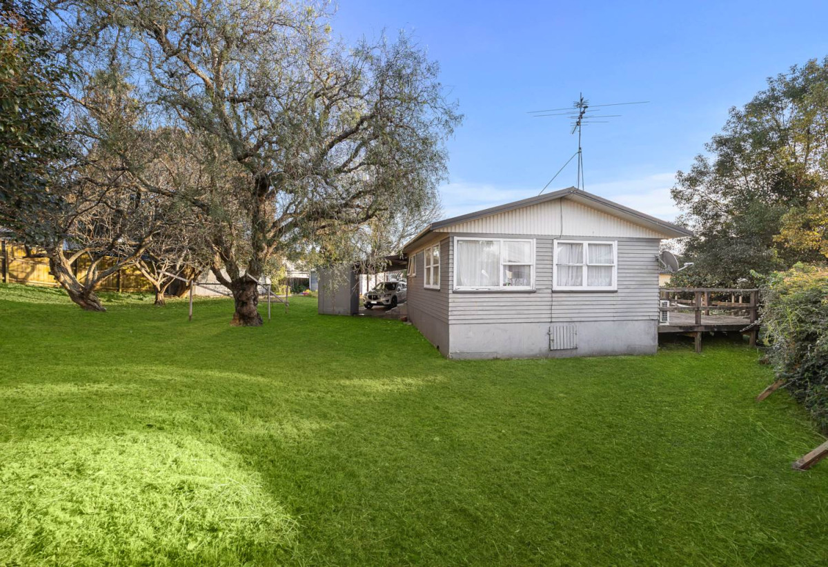 1133m2 section, 4 beds 2 baths house with carport and standalone garage, 97 Panorama Road, Mt Wellington, Auckland