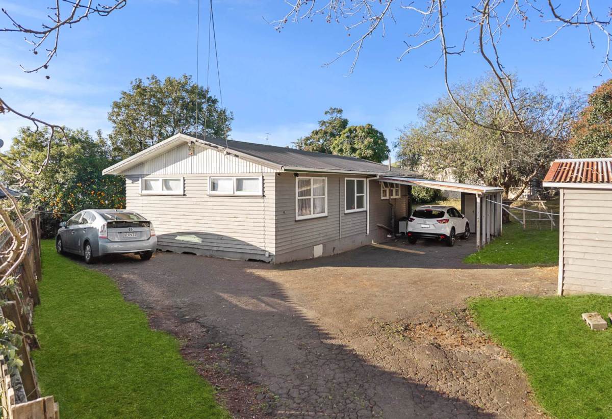 1133m2 section, 4 beds 2 baths house with carport and standalone garage, 97 Panorama Road, Mt Wellington, Auckland
