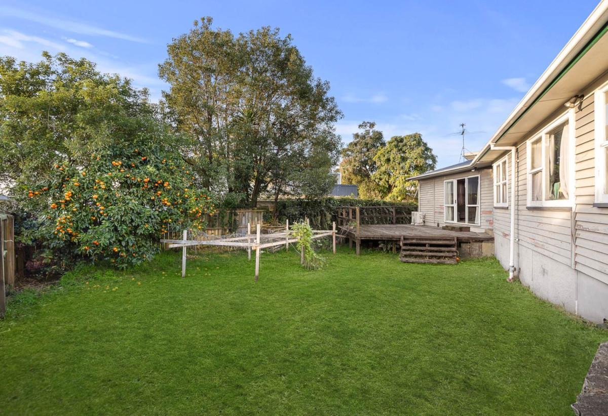 1133m2 section, 4 beds 2 baths house with carport and standalone garage, 97 Panorama Road, Mt Wellington, Auckland