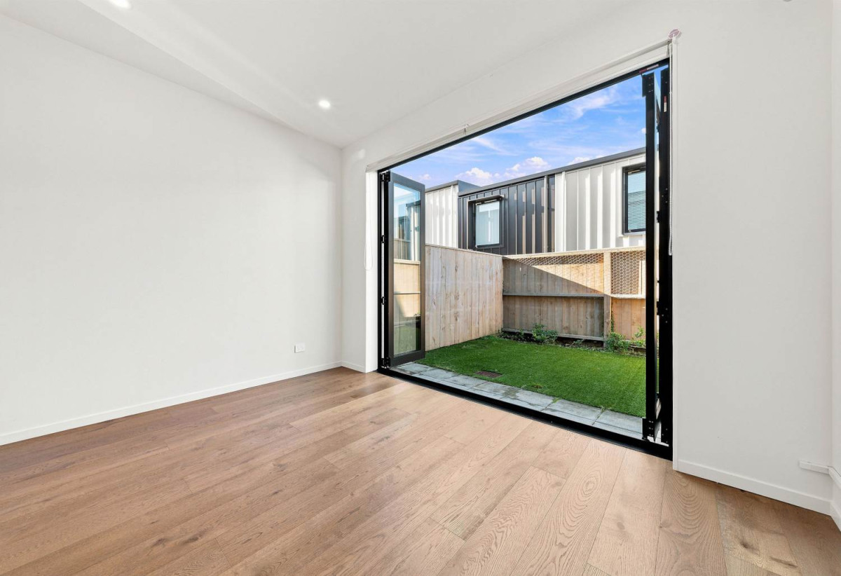 Auckland Girls’ Grammar School zone, Solidly constructed with rendered brick, 2 beds (2 ensuites) 2.5 bath home with car park, 22 Hadlow Terrace, Grey Lynn, Auckland