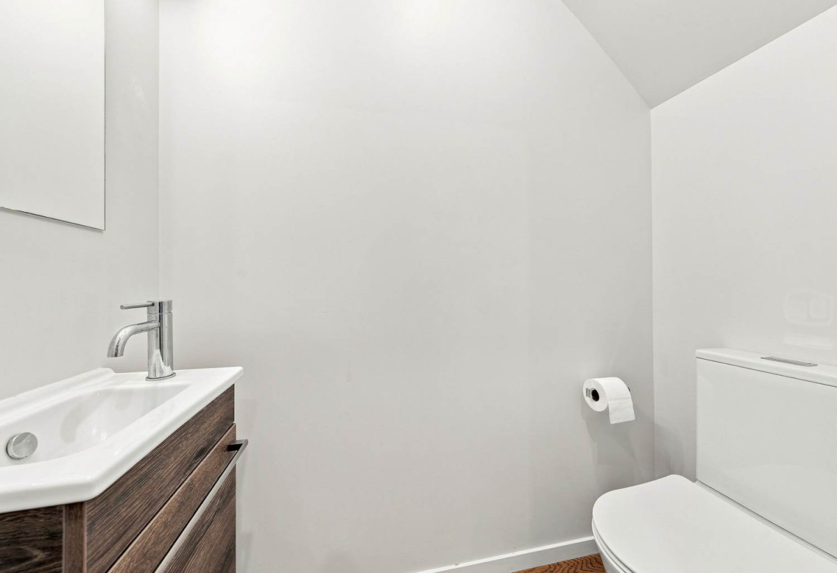 Auckland Girls’ Grammar School zone, Solidly constructed with rendered brick, 2 beds (2 ensuites) 2.5 bath home with car park, 22 Hadlow Terrace, Grey Lynn, Auckland