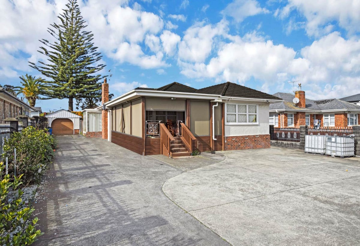860m2 section, 5 beds 2 baths house with garage, 110 Wyllie Road, Papatoetoe, Auckland
