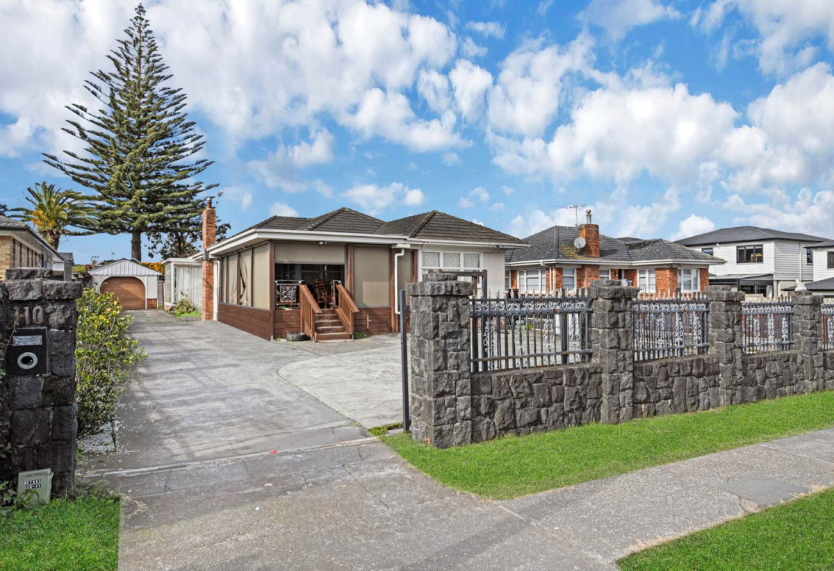 860m2 section, 5 beds 2 baths house with garage, 110 Wyllie Road, Papatoetoe, Auckland