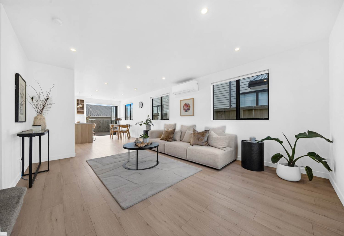 134m2 Freehold 3 beds + study area 2.5 baths duplex home with garage, No bodycorp or Residential Society fees, 7C Walsall Street, Avondale, Auckland