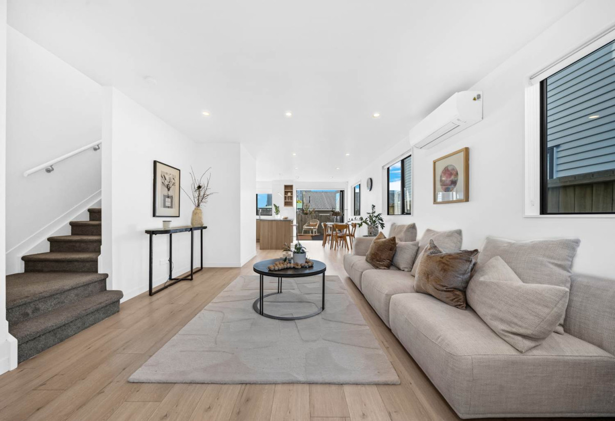134m2 Freehold 3 beds + study area 2.5 baths duplex home with garage, No bodycorp or Residential Society fees, 7C Walsall Street, Avondale, Auckland