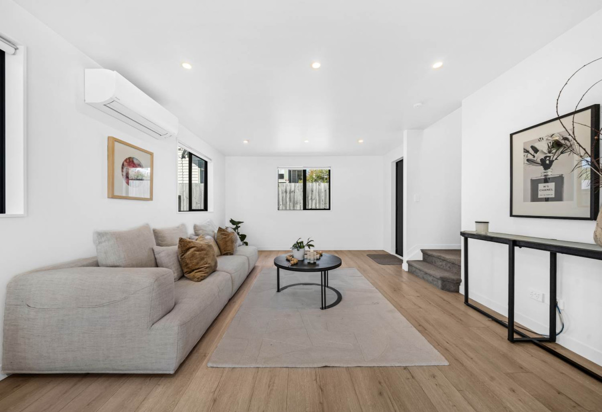 134m2 Freehold 3 beds + study area 2.5 baths duplex home with garage, No bodycorp or Residential Society fees, 7C Walsall Street, Avondale, Auckland