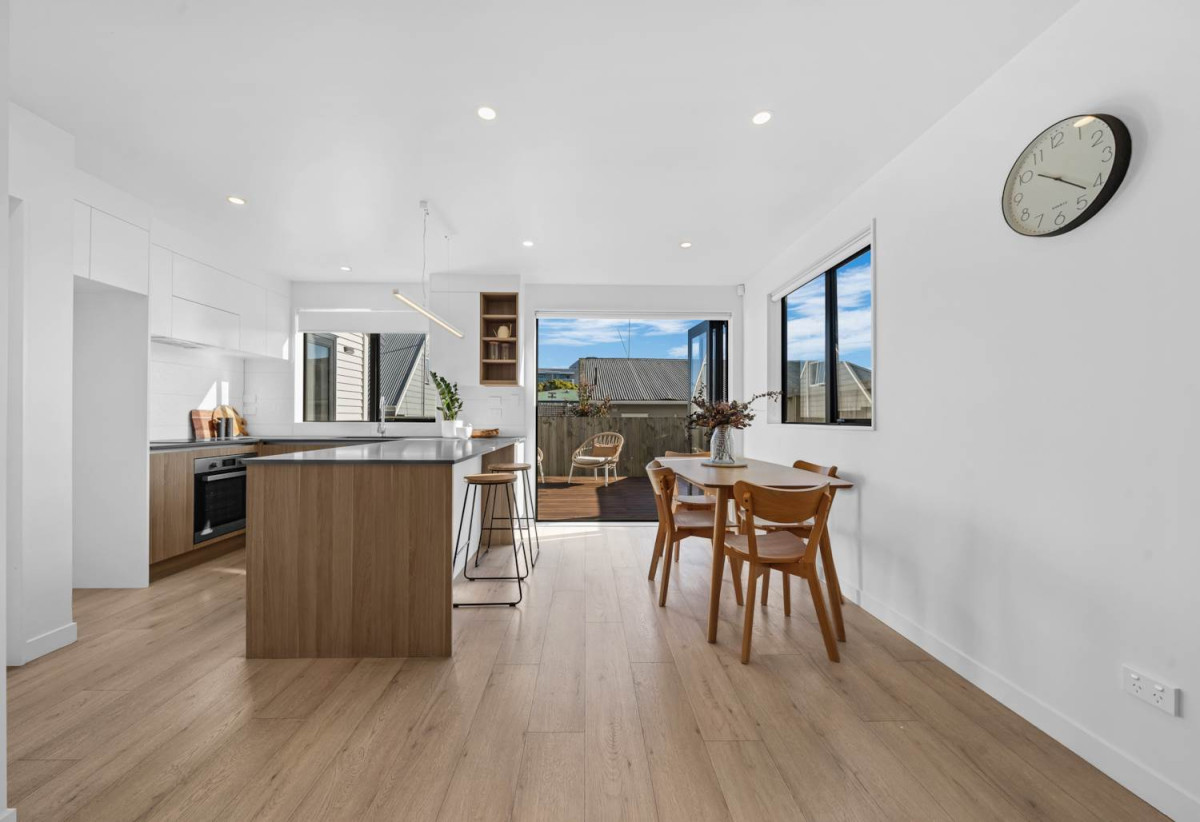 134m2 Freehold 3 beds + study area 2.5 baths duplex home with garage, No bodycorp or Residential Society fees, 7C Walsall Street, Avondale, Auckland