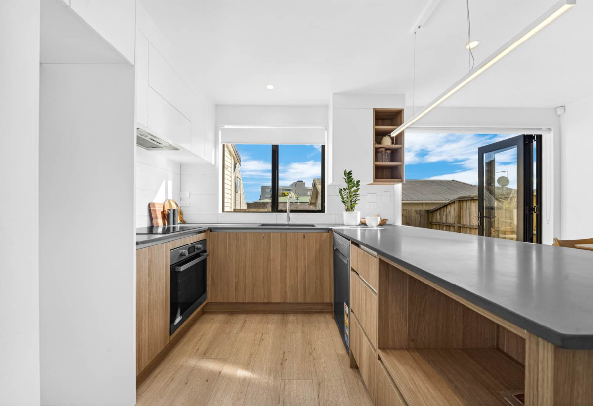 134m2 Freehold 3 beds + study area 2.5 baths duplex home with garage, No bodycorp or Residential Society fees, 7C Walsall Street, Avondale, Auckland