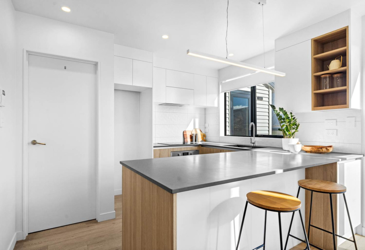 134m2 Freehold 3 beds + study area 2.5 baths duplex home with garage, No bodycorp or Residential Society fees, 7C Walsall Street, Avondale, Auckland