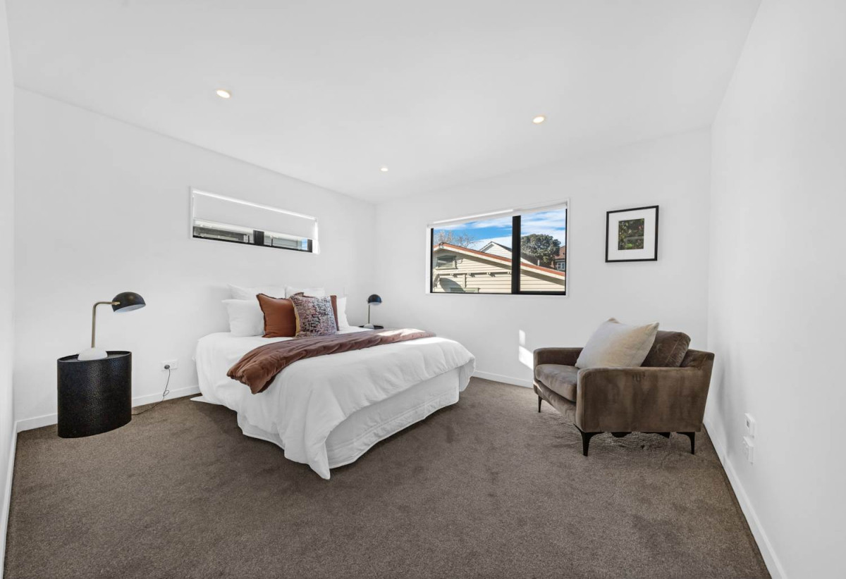 134m2 Freehold 3 beds + study area 2.5 baths duplex home with garage, No bodycorp or Residential Society fees, 7C Walsall Street, Avondale, Auckland