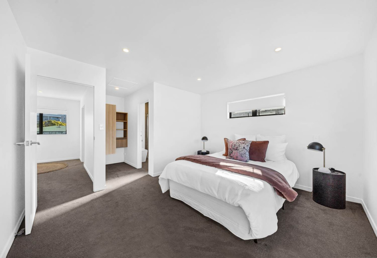 134m2 Freehold 3 beds + study area 2.5 baths duplex home with garage, No bodycorp or Residential Society fees, 7C Walsall Street, Avondale, Auckland