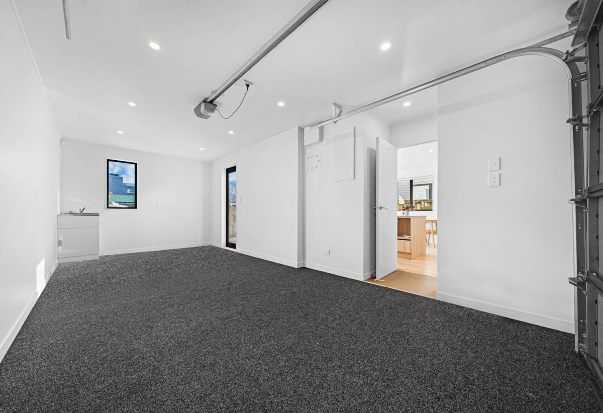 134m2 Freehold 3 beds + study area 2.5 baths duplex home with garage, No bodycorp or Residential Society fees, 7C Walsall Street, Avondale, Auckland