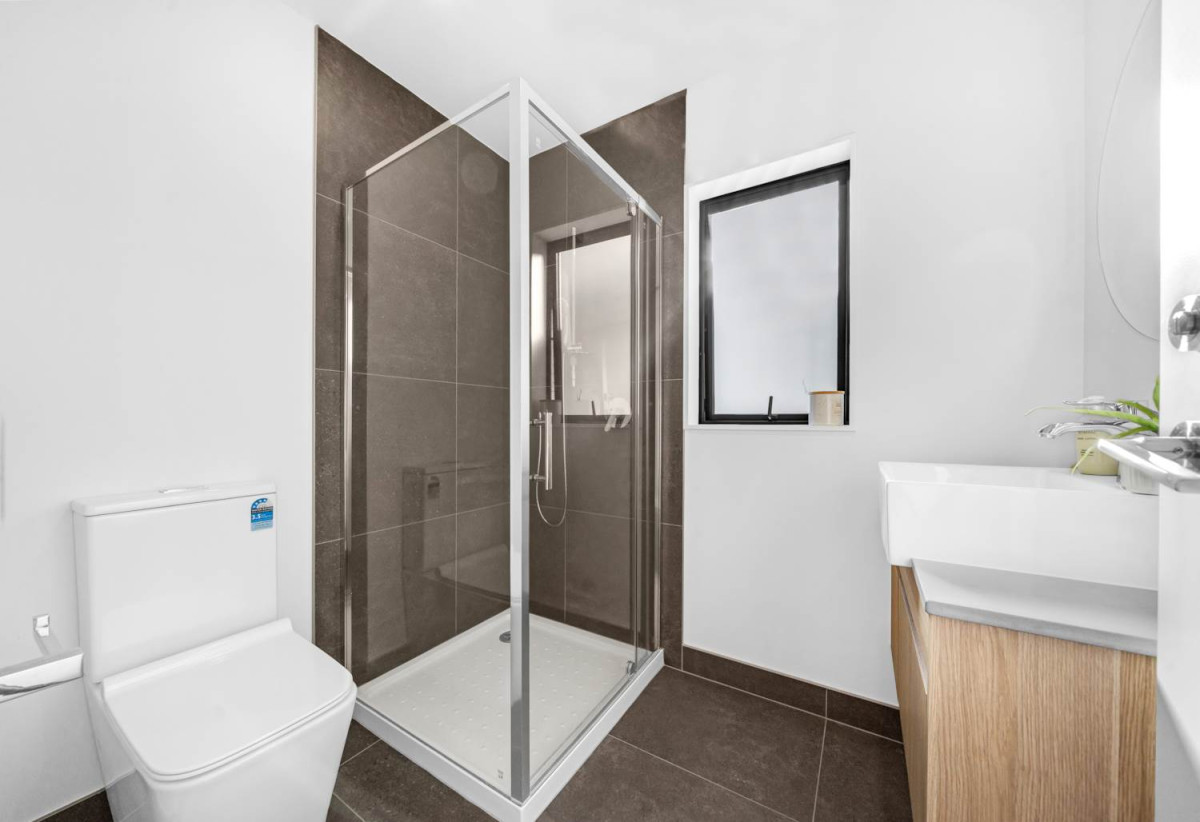 134m2 Freehold 3 beds + study area 2.5 baths duplex home with garage, No bodycorp or Residential Society fees, 7C Walsall Street, Avondale, Auckland