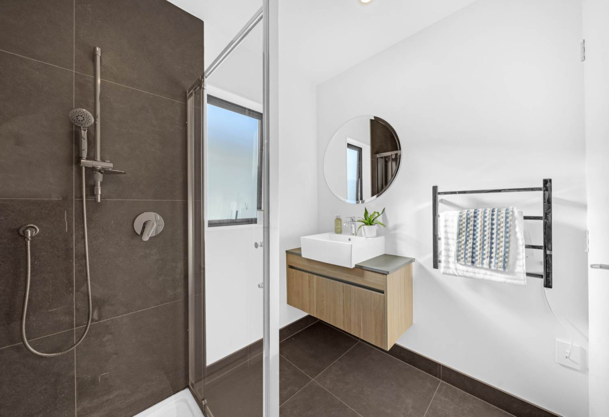 134m2 Freehold 3 beds + study area 2.5 baths duplex home with garage, No bodycorp or Residential Society fees, 7C Walsall Street, Avondale, Auckland