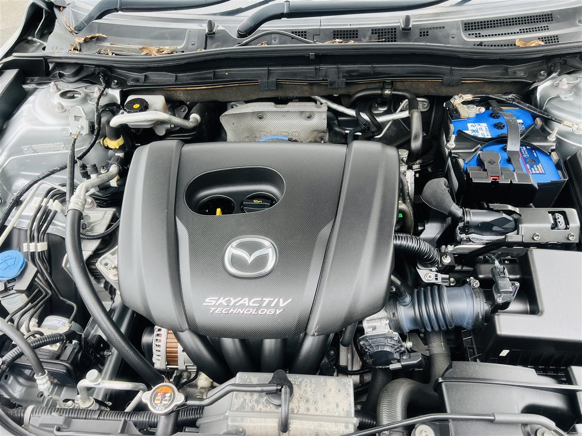 2018 Mazda Axela APPLE CAR PLAY 44000 KMS ONLY Hatchback Automatic, 5 seats, Petrol, 1,500 cc