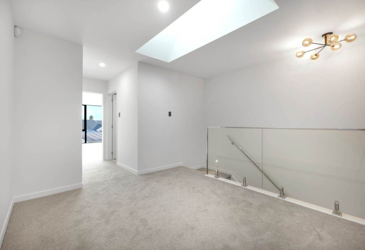 3 beds 3 baths home with car park, 8/399 Massey Road, Mangere East, Auckland