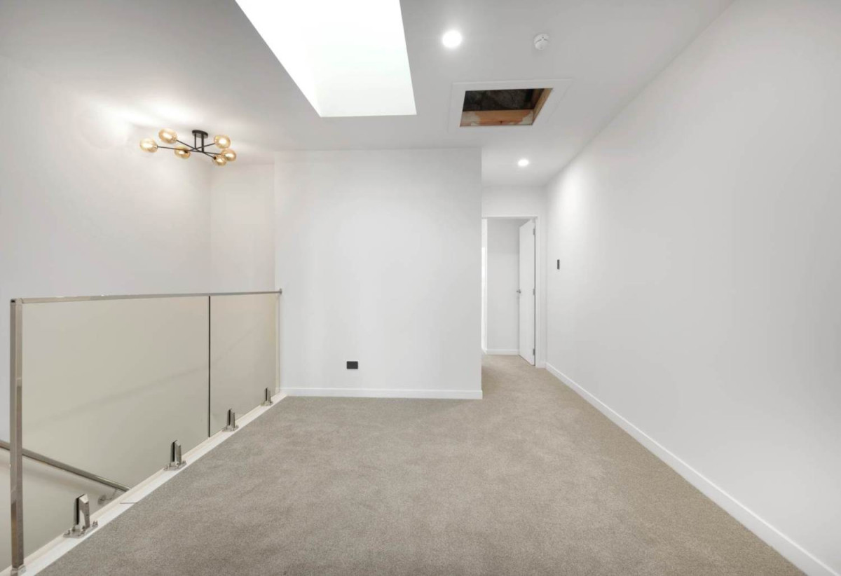 3 beds 3 baths home with car park, 8/399 Massey Road, Mangere East, Auckland