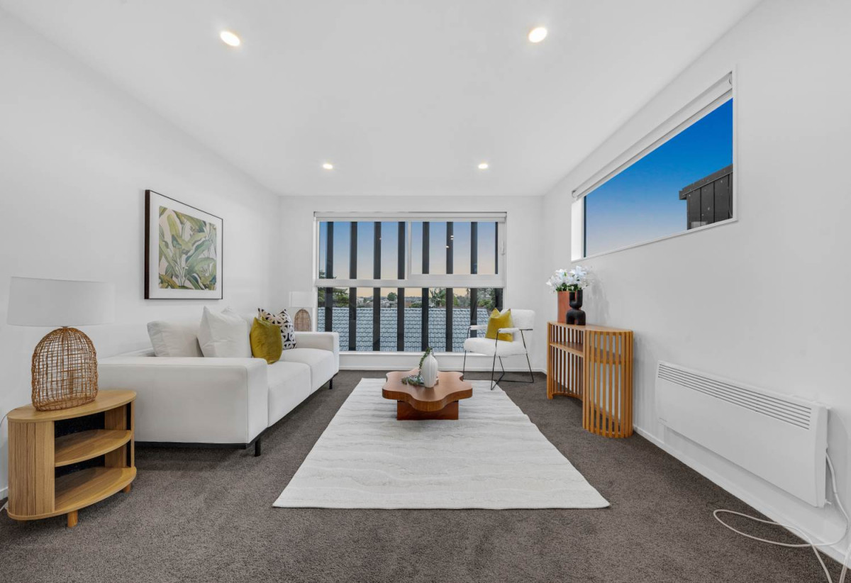 Zoned for BBI & Macleans, 192m2 Standalone 4 beds 2.5 baths home with double garage, 3B Loloma Drive, Half Moon Bay, Auckland