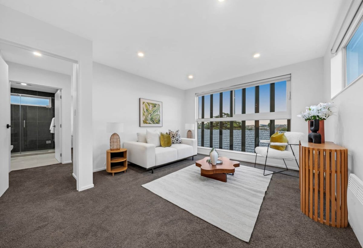 Zoned for BBI & Macleans, 192m2 Standalone 4 beds 2.5 baths home with double garage, 3B Loloma Drive, Half Moon Bay, Auckland